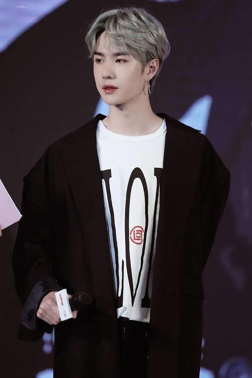 王一博爆料前女友视频,揭秘背后故事与情感纠葛 第1张 王一博爆料前女友视频,揭秘背后故事与情感纠葛 第1张